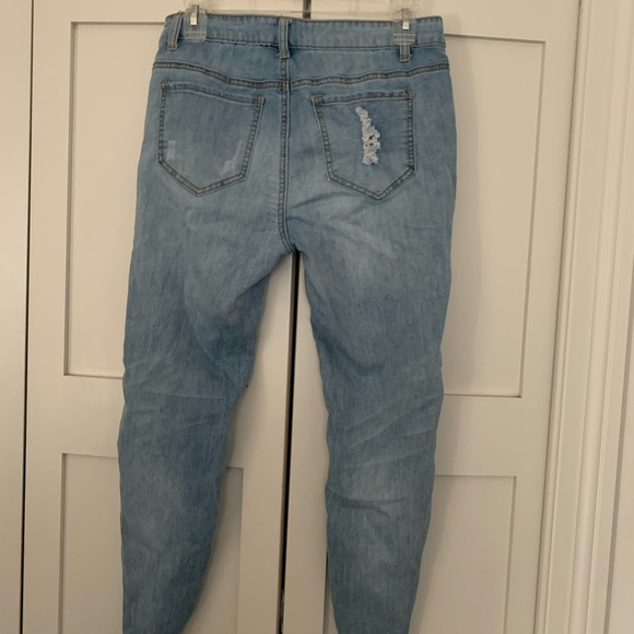 Distressed jeans - Picture 3 of 5